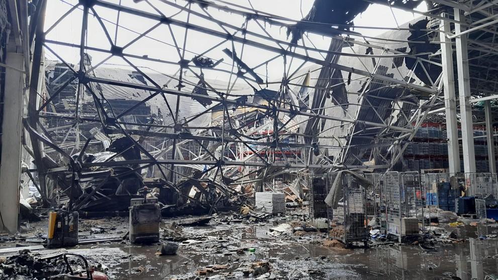 Zničená budova skladu v Odese.