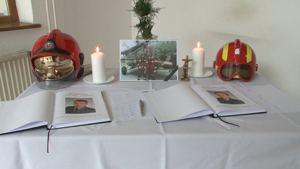 Kondolenčná kniha Petra Toďora a Radoslava Lacka, ktorí zahynuli po páde vrtuľníka v Prešove.