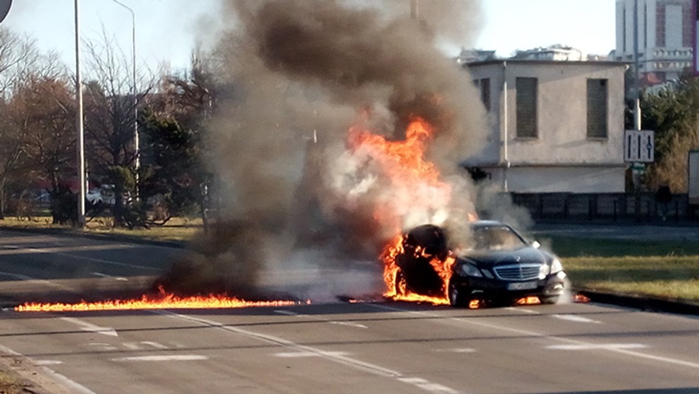 Požiar auta na bratislavskej Patrónke.