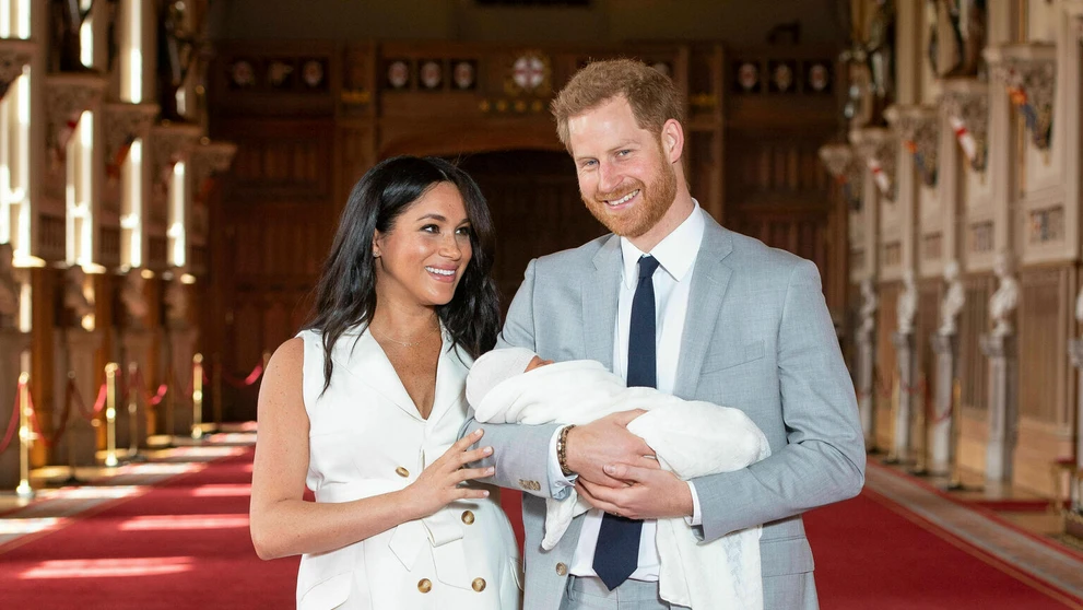 Vojvoda a vojvodkyňa zo Sussexu ukázali syna