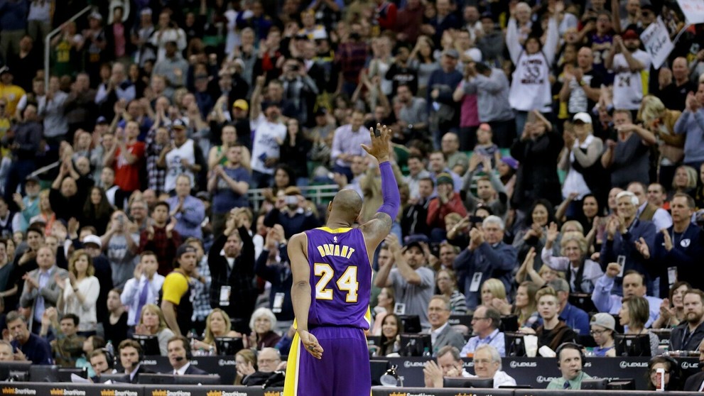 Správa o smrti rozplakala aj Tysona Chandlera z Houston Rockets.
