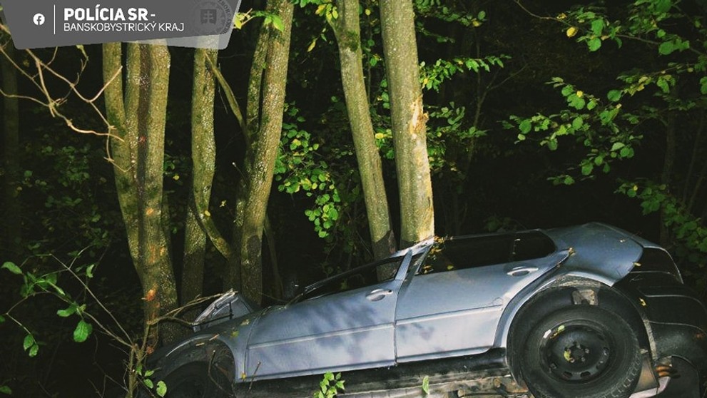 Pri nehode sa zranila celá posádka auta