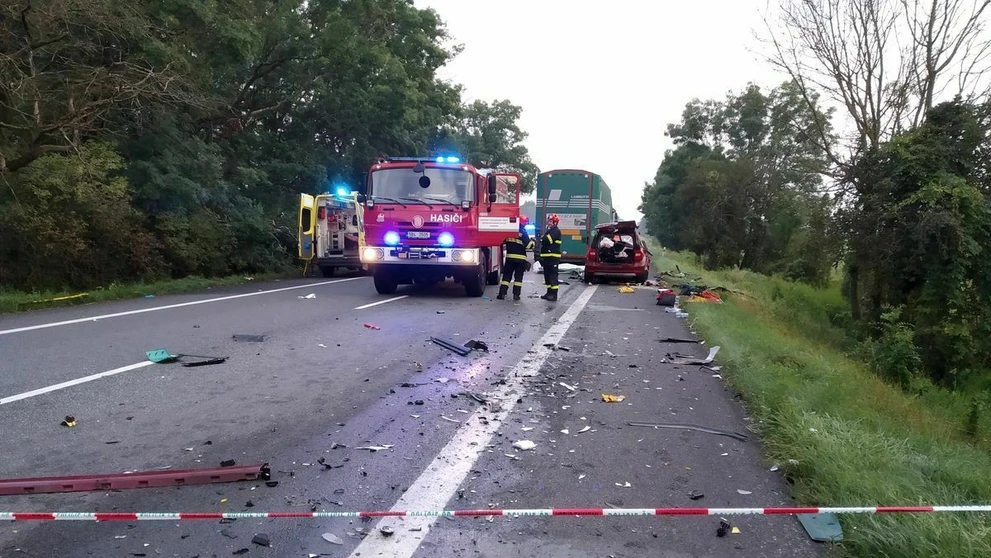 V tomto aute pri nehode pri Sudoměřiciach zomreli štyria ľudia.