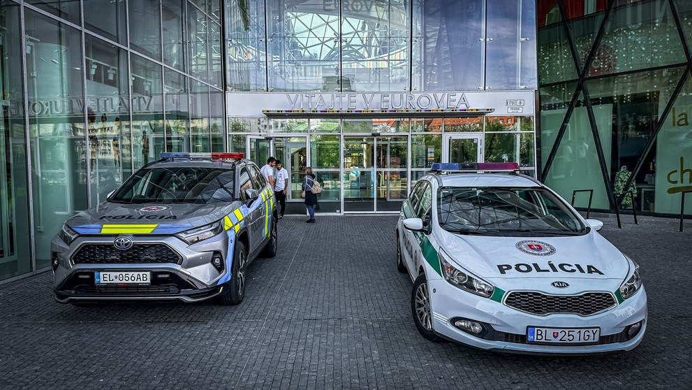 Zásah polície v nákupnom centre Eurovea.