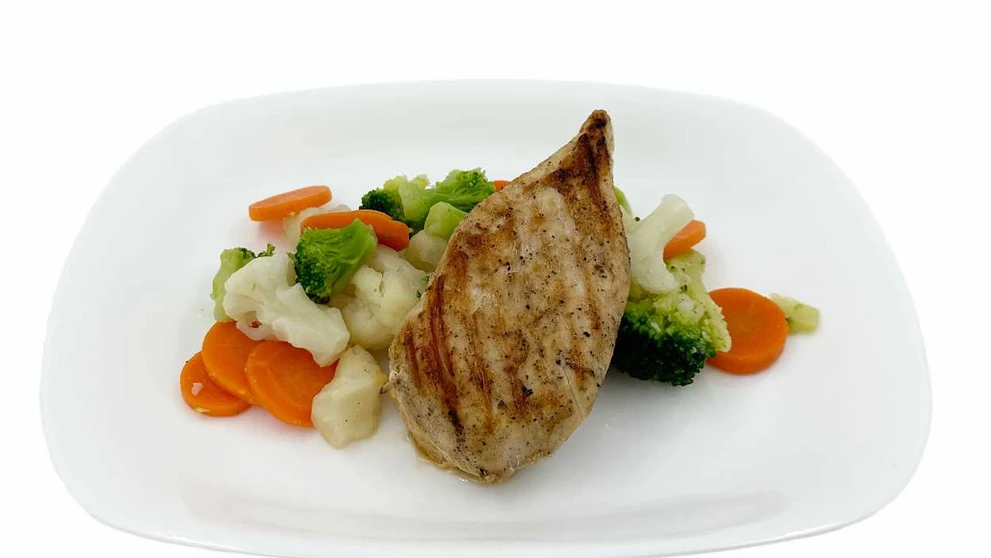 Kurací steak s parenou zeleninou na masle