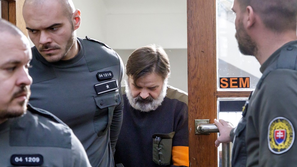 Dušan Dědeček zostáva stíhaný vo väzbe. V stredu 25.1.2023 o tom na neverejnom zasadnutí rozhodol sudca pre prípravné konanie Okresného súdu Bratislava I.