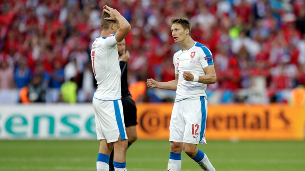Strelci oboch českých gólov Milan Škoda (vpravo) a Tomáš Necid.