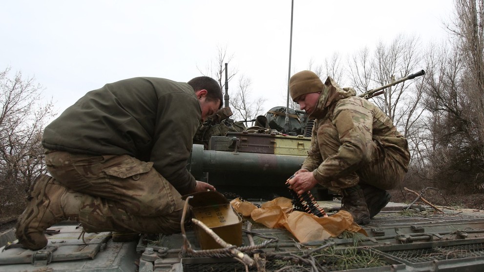 Príprava vojakov na odrazenie útokov v Luhanskej oblasti