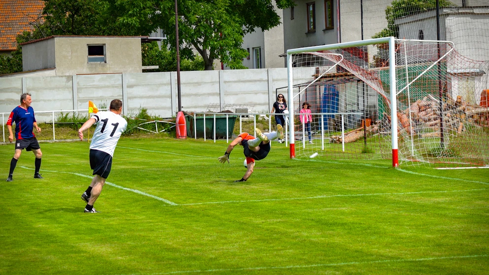 Pred derby si zahrali aj starí páni 