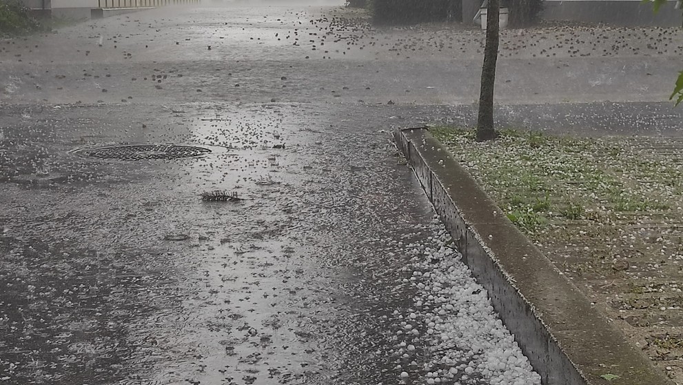 Búrka s krúpami v Trnave.