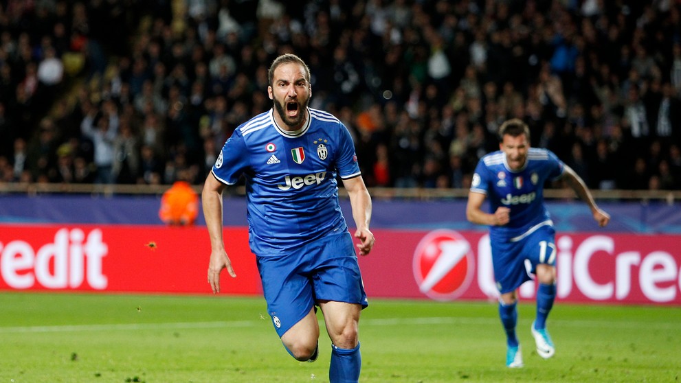 Bombardér Juventusu Gonzalo Higuaín jasá po góle v semifinále LM proti Monacu.