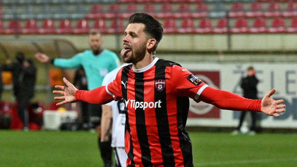 Trnavčan Michal Ďuriš sa raduje po strelení gólu v 15. kole Niké ligy v Podbrezovej.