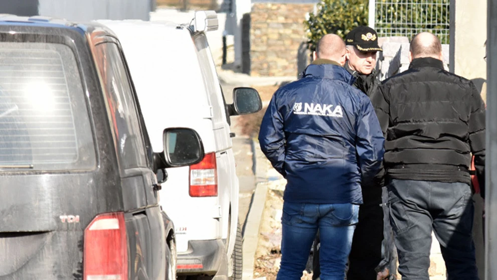 Tibor Gašpar na policajnej razii v dome na  Kavarnianskej ulici v Michalovciach.