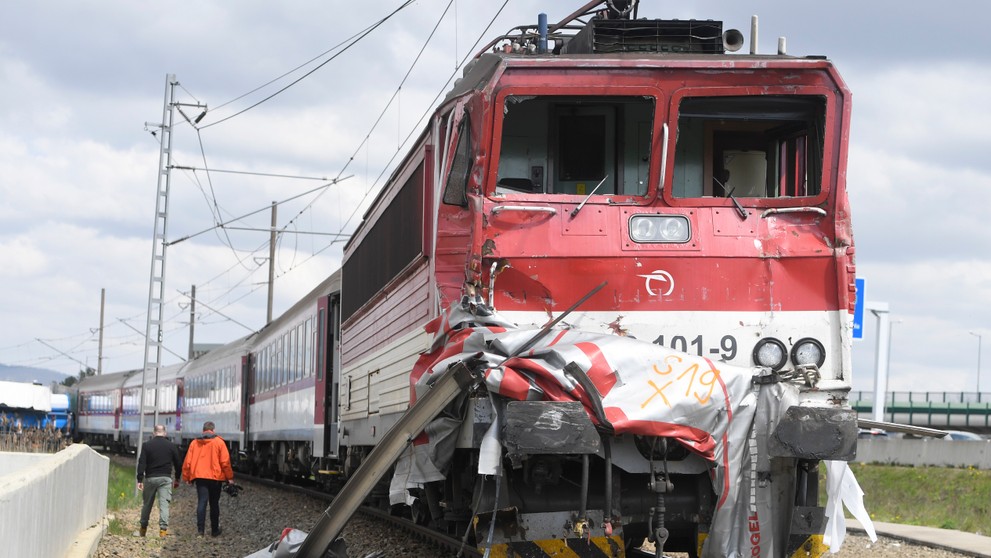 Vlak sa zrazil s kamiónom