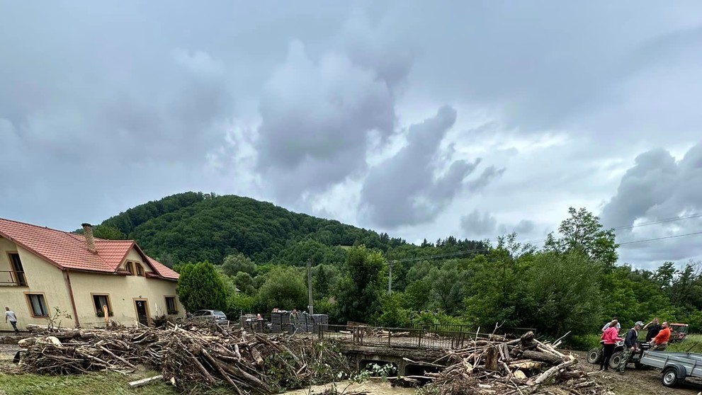V obciach Ulič, Ubľa, Dúbrava a Michajlov zaplavilo domy i studne.