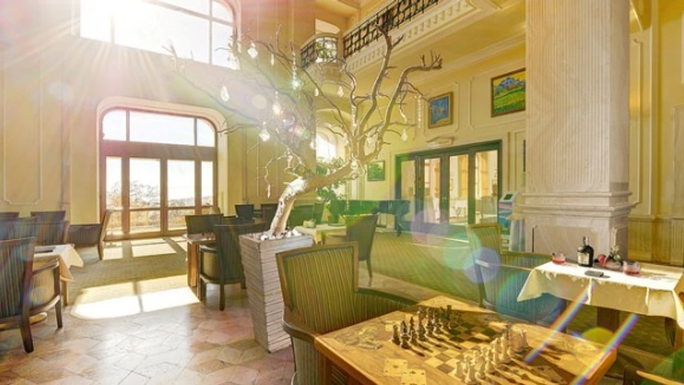 Lobby bar