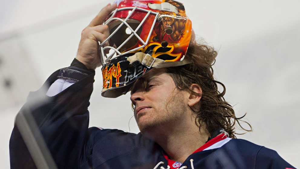 Brankár Barry Brust (Slovan) po treťom inkasovanom góle v zápase KHL s Salavat Julajev Ufa.  