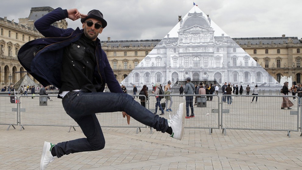 JR je skúsený multimediálny umelec.