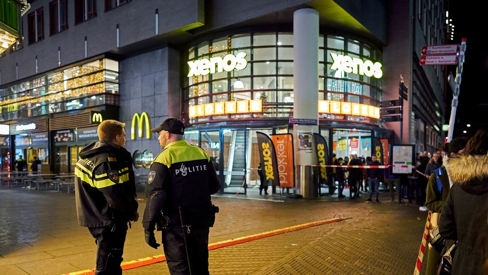 Polícia v holandskom Haagu uzavrela nákupnú ulicu po útoku nožom.
