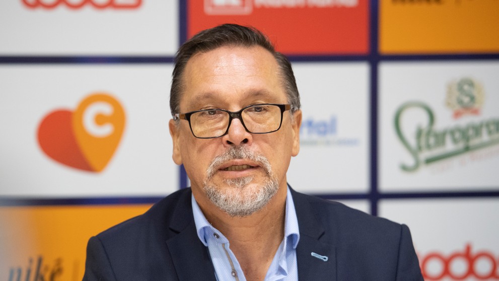 Športový riaditeľ HC Slovan Bratislava Oto Haščák počas tlačovej konferencie pred štartom sezóny.