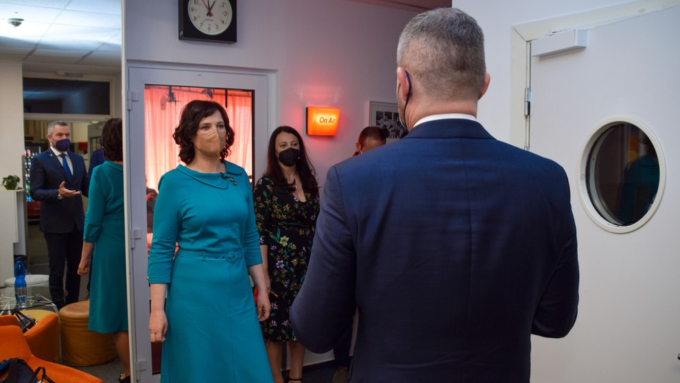 Peter Pellegrini a Veronika Remišová pred natáčaním.