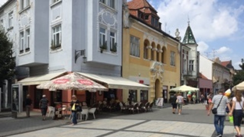 Pohľad na reštauráciu, ktorú v noci rozbili v Piešťanoch.