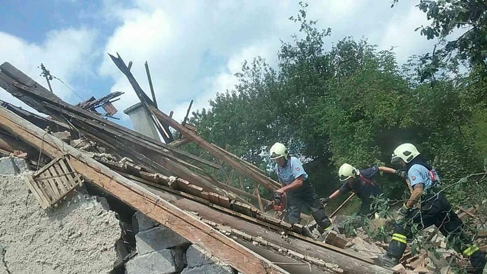 V Medzibrode sa zrútil dom počas rekonštrukcie.