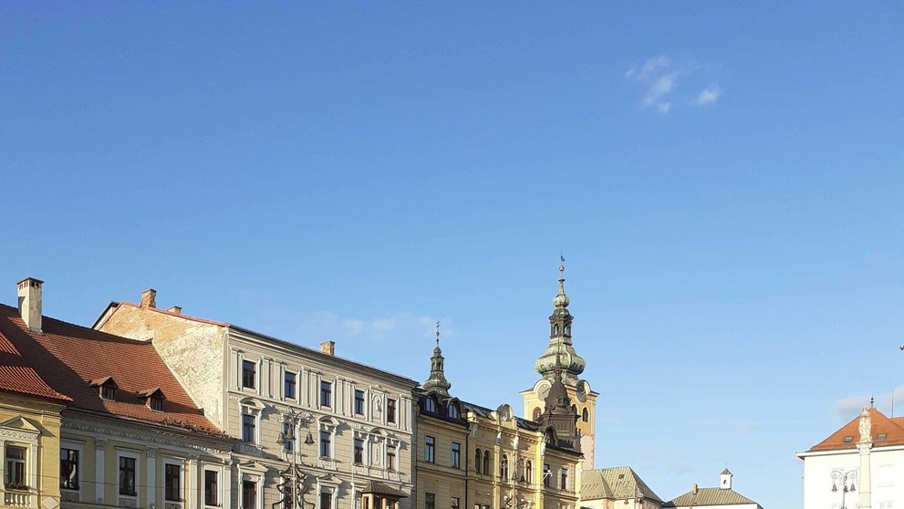 Protest 17. novembra pred Prezidentským palácom
