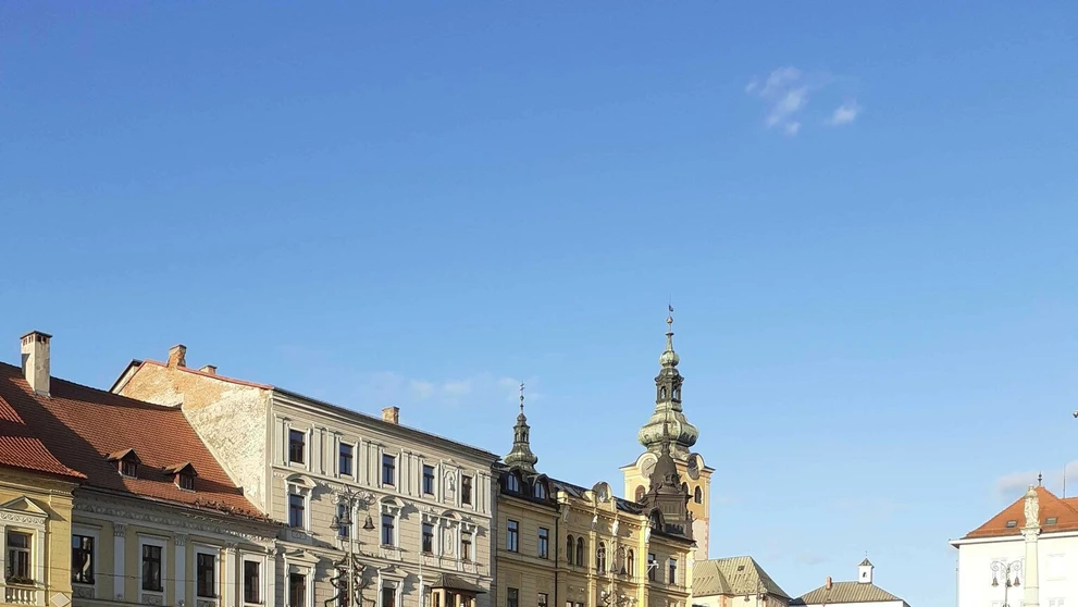 Protest 17. novembra pred Prezidentským palácom