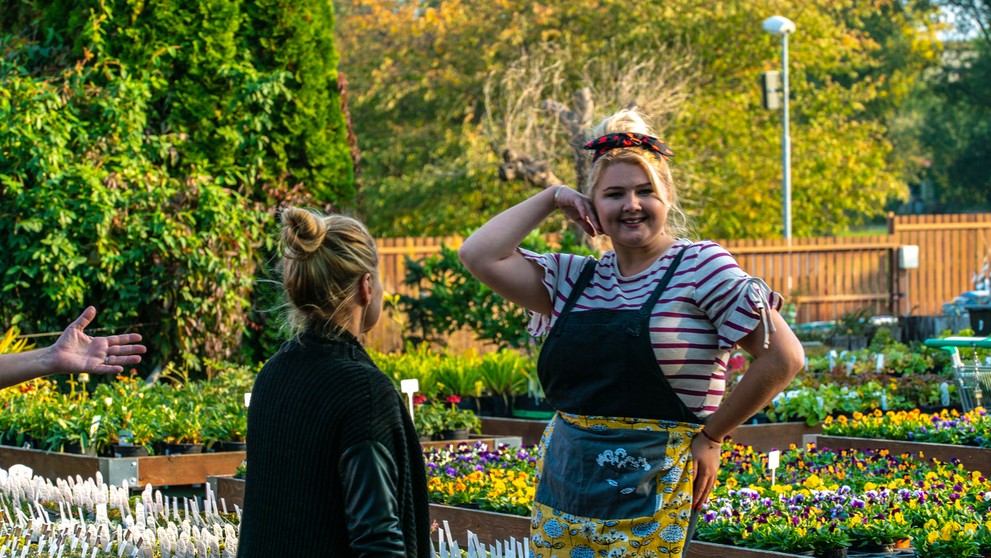 Zľava Raheem Sterling, Sergio Agüero a David Silva z Manchesteru City oslavujú gól v prvom osemfinále LM na pôde Schalke.