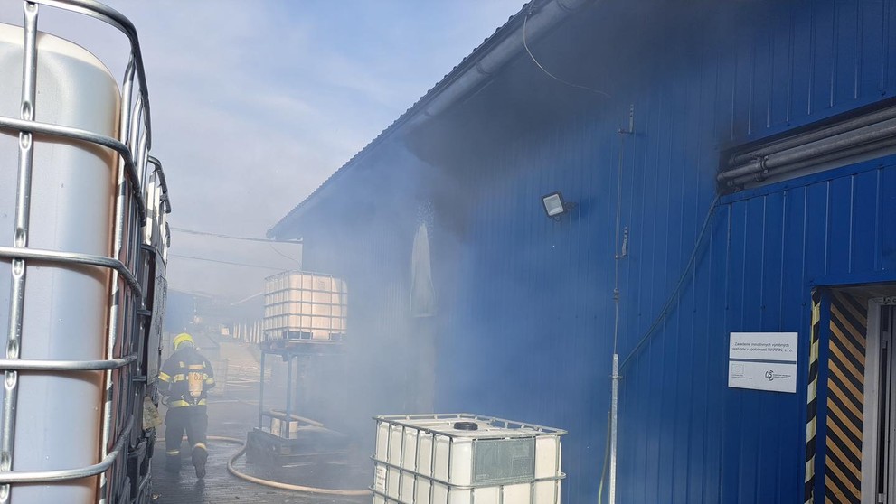 Požiar v chemickej fabrike v Kysuckom Novom Meste.