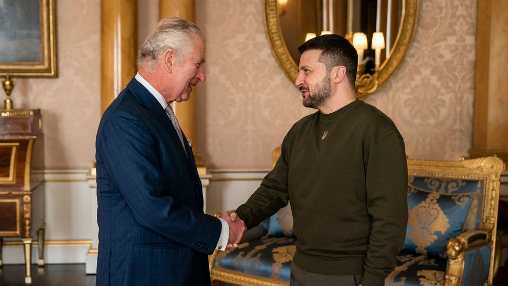 Britský kráľ Karol III. a ukrajinský prezident Volodymyr Zelenskyj počas audiencie v Londýne.