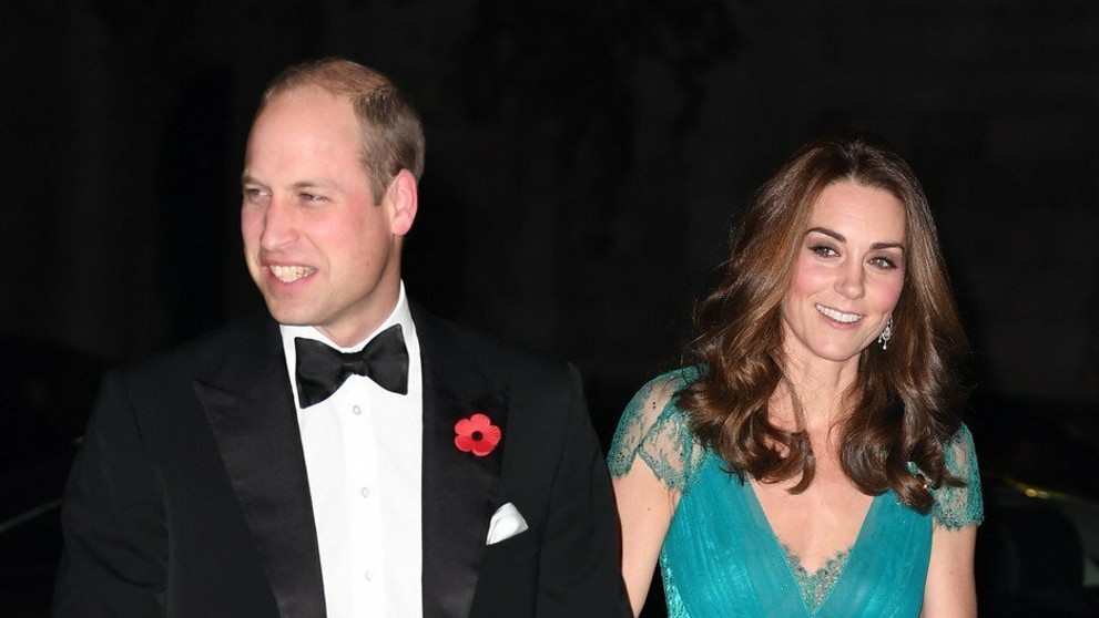 Kate Middleton v róbe od Jenny Packham teraz.