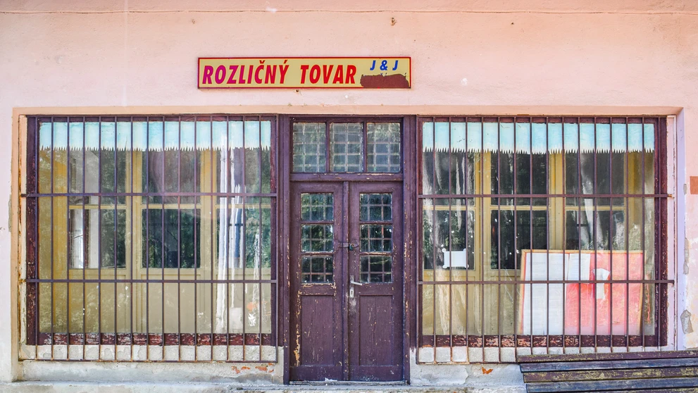 Bývalý obchod s rozličným tovarom