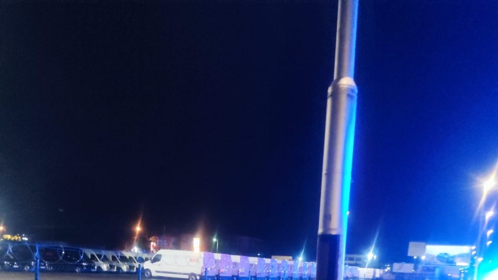 Muž v Bratislave narazil do stĺpa, nehodu neprežil.