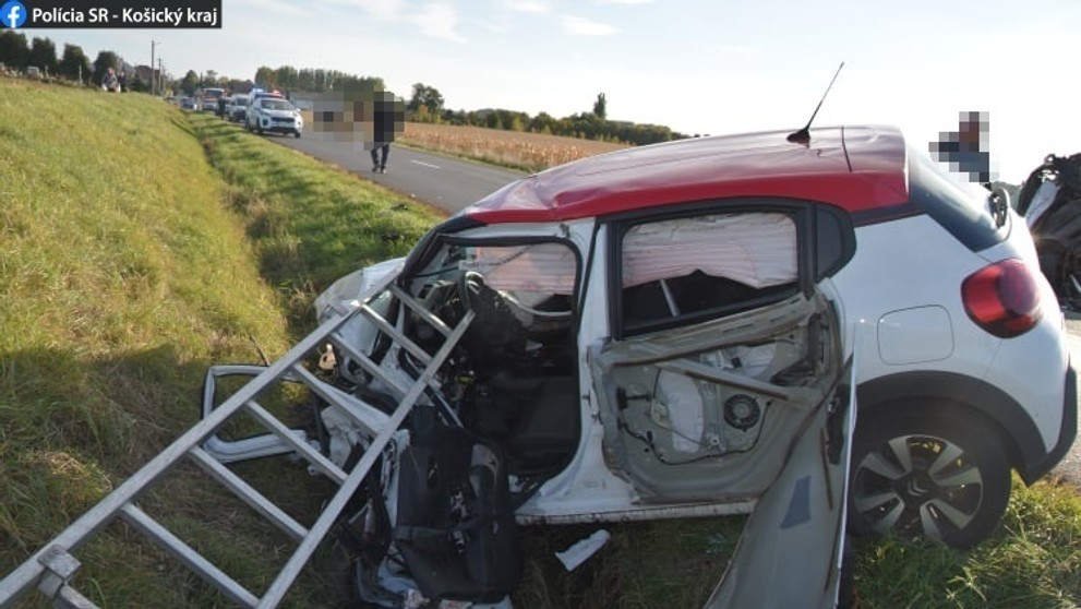 Vodič osobného auta neprežil čelná zrážku v Moravanoch.