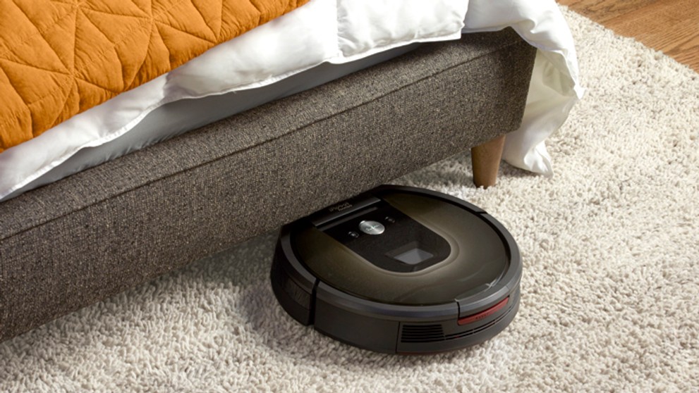 Roomba® 980 vie dobre povysávať aj pod posteľou.