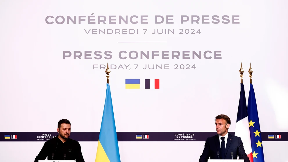 Sprava Emmanuel Macron a Volodymyr Zelenskyj.