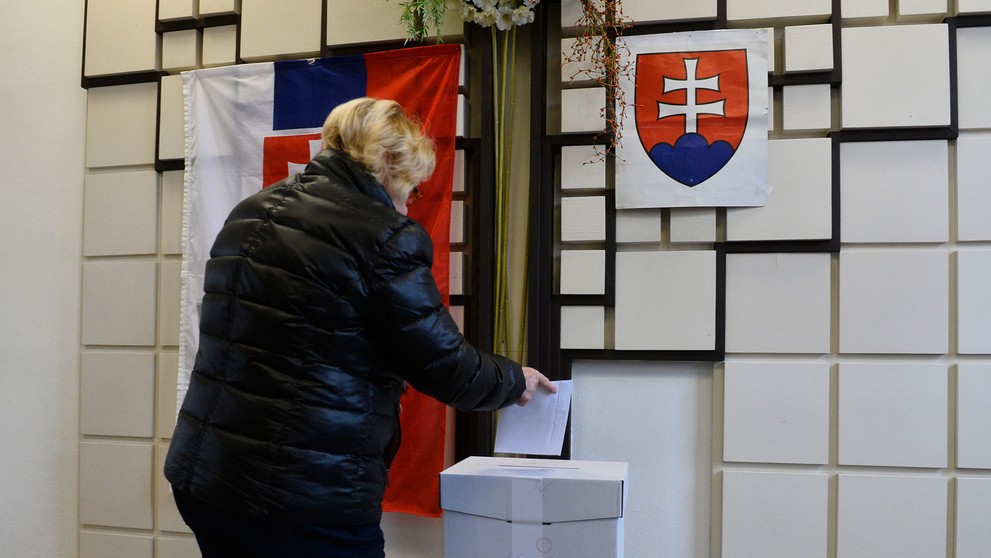 Prví voliči už prišli odovzdať svoj hlas