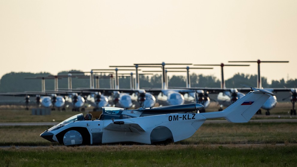 Lietajúce auto Aircar po prvý raz absolvovalo let medzi dvoma medzinárodnými letiskami