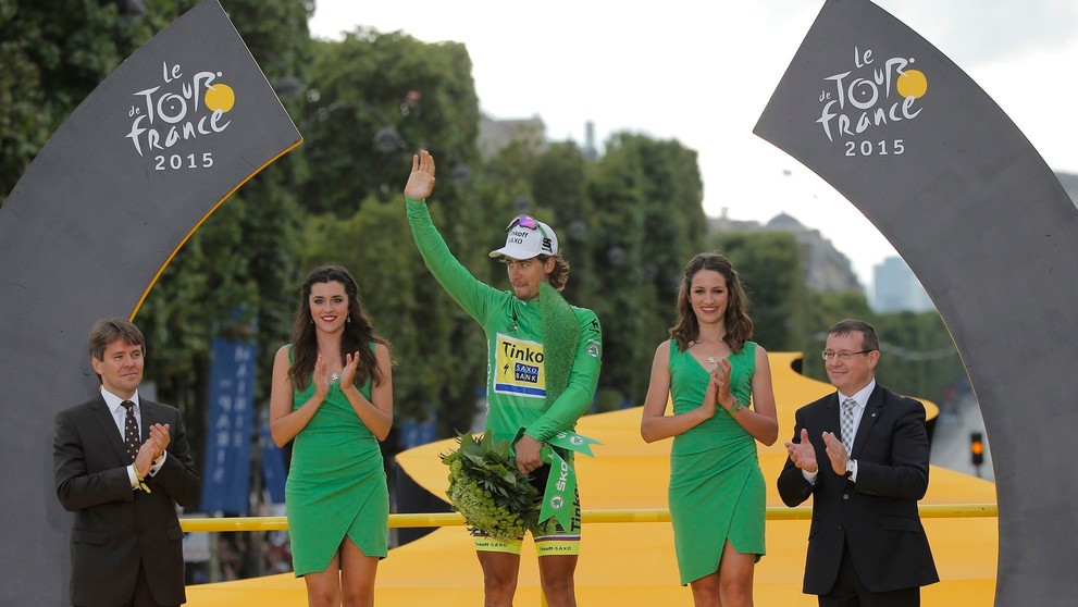 Peter Sagan pózuje po zisku zeleného dresu