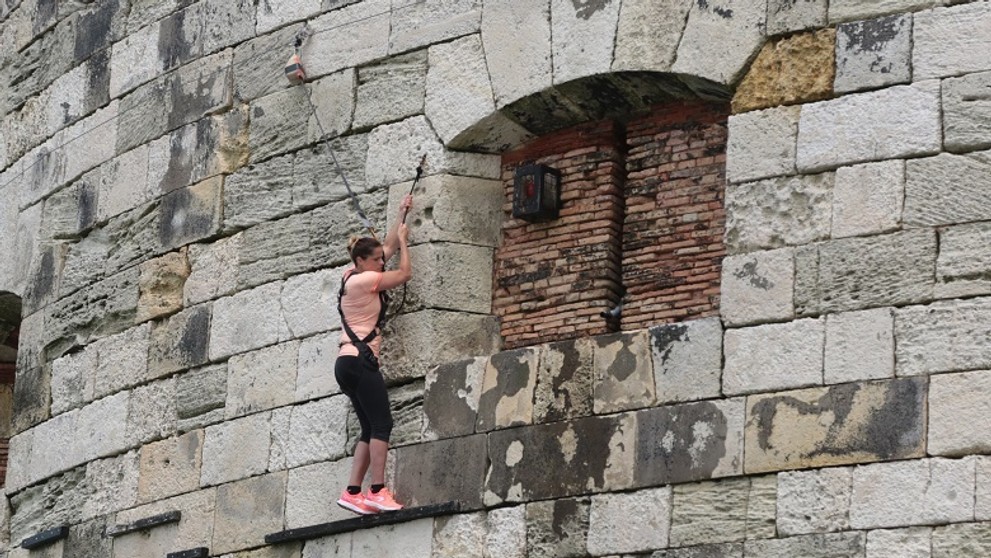 Veronika Velez-Zuzulová