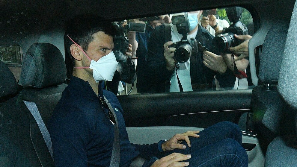 Novak Djokovič na ceste na federálny súd, ktorý rozhodoval o jeho odvolaní.