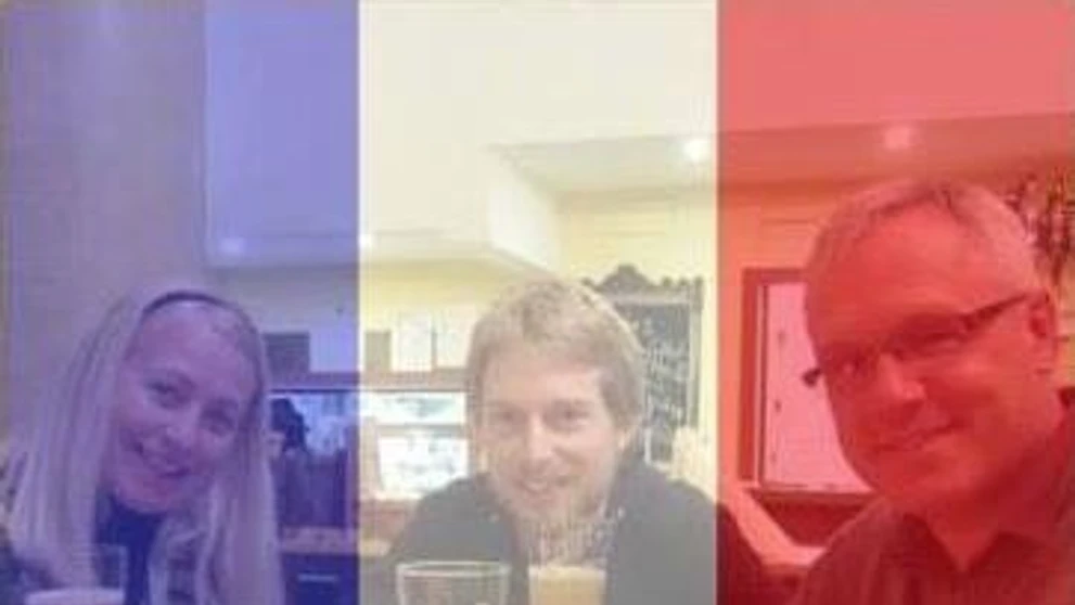 Faceebok zaplavili profilové fotografie zaodeté do francúzskej vlajky.
