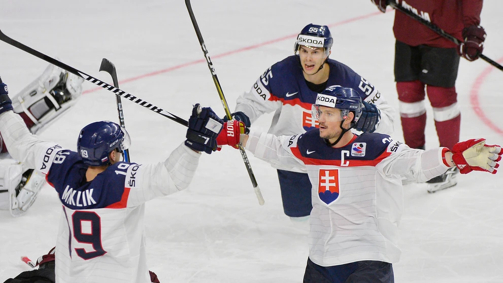 Na snímke zľava Michel Miklík, kapitán Vladimír Dravecký a Mário Bližňák po góle Lotyšom na MS 2017.