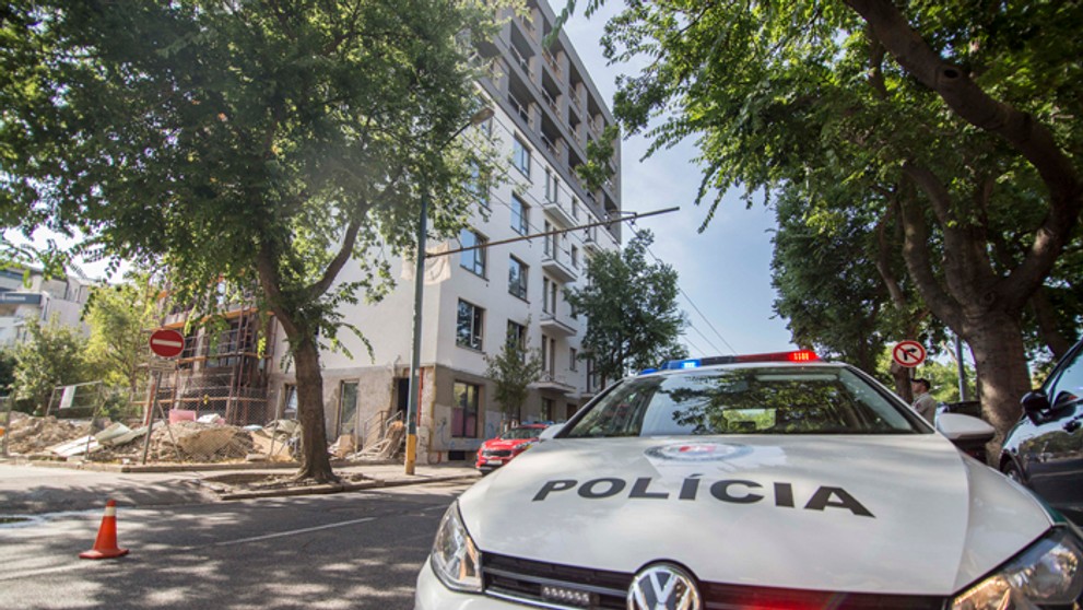 Pohľa na budovu na Žilinskej ulici v Bratislave, kde bol požiar.