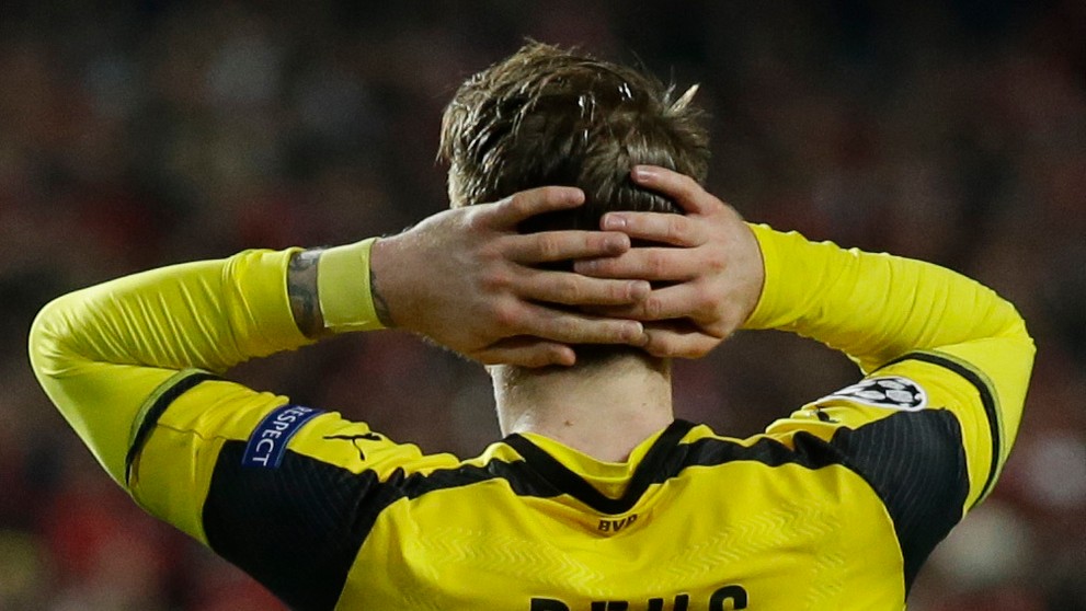 Marco Reus z Dortmundu si spytuje svedomie v osemfinále LM proti Benfice.