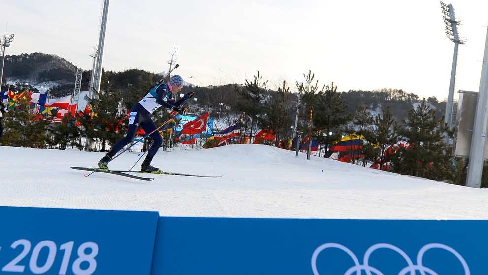 Rodičia čakajú na nové informácie po streľbe na strednej škole Marjory Stonemanovej Douglasovej vo floridskom Parklande.