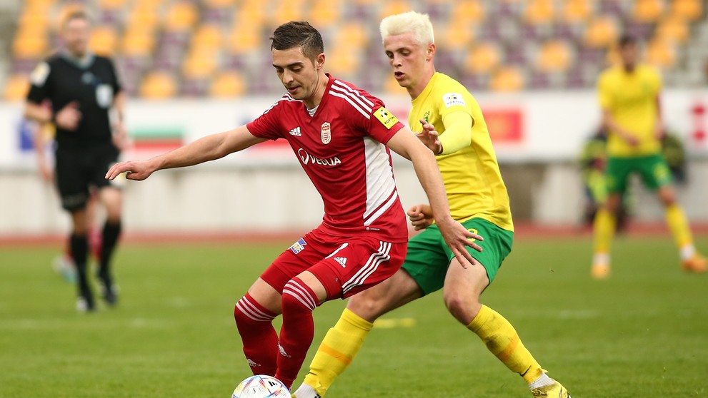 Sprava Timotej Jambor (Žilina) a Michal Faško (Banská Bystrica) v zápase 7. kola skupiny o titul vo Fortuna lige.