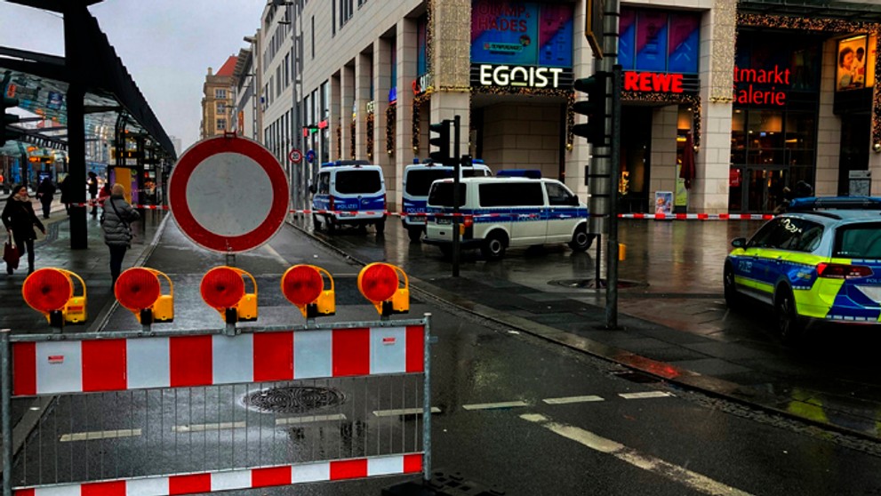 Útok ozbrojeného muža v Drážďanoch.